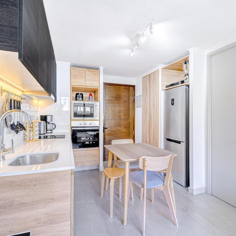 Almagro Spot AC pasos de La Moneda y el Metro - One-Bedroom Apartment - 5