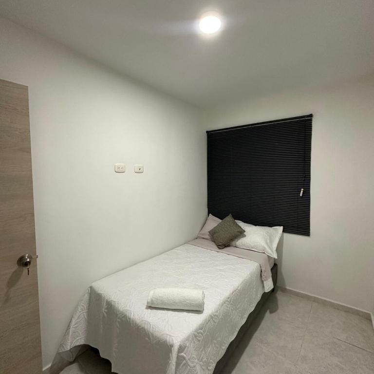Entrelagos beautiful apartment - Three-Bedroom Apartment - 4