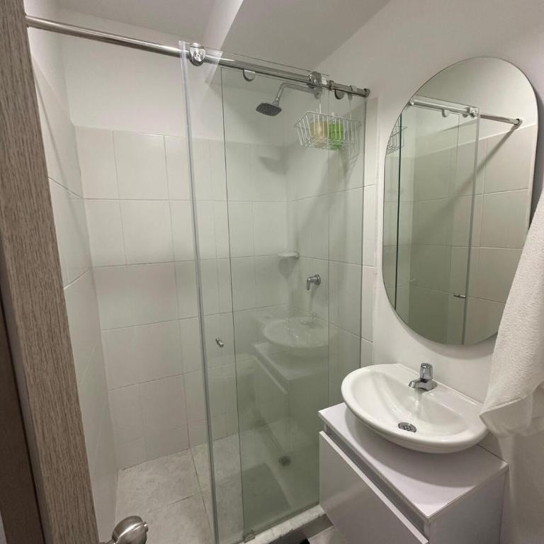 Entrelagos beautiful apartment - Three-Bedroom Apartment - 9