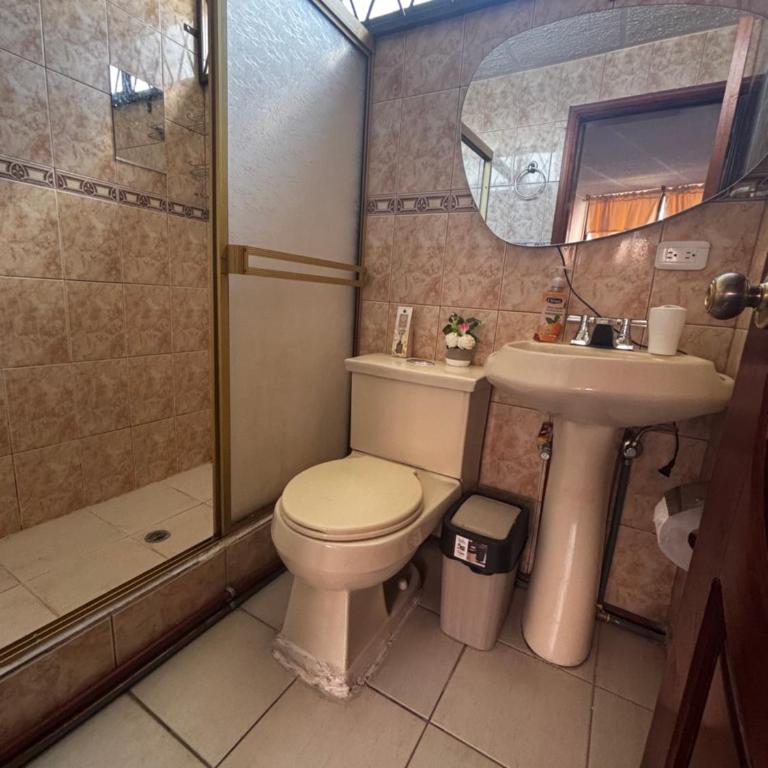 Depa Guajaló - Quicentro Sur con Terraza y Parking - Two-Bedroom Apartment - 12