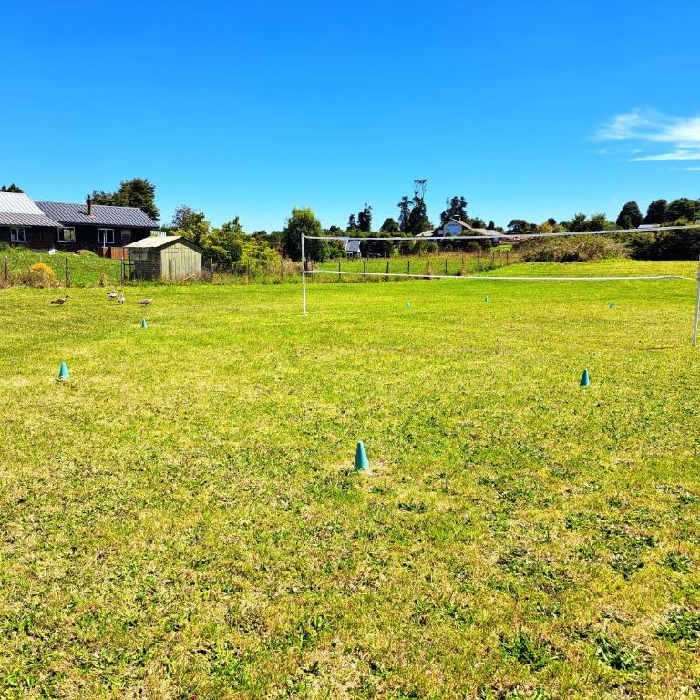 Tinaja Caliente incluida en Parcela Completa con Casa, Quincho, Canchas y Juegos - Three-Bedroom House - 13