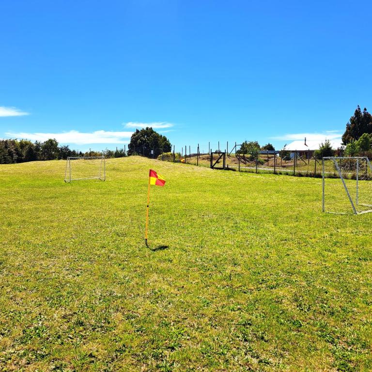 Tinaja Caliente incluida en Parcela Completa con Casa, Quincho, Canchas y Juegos - Three-Bedroom House - 23