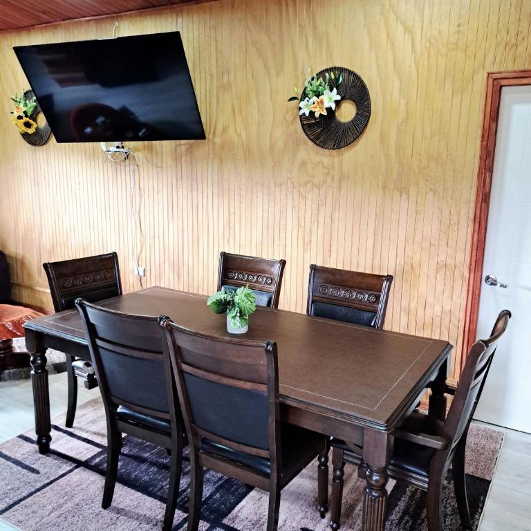 Tinaja Caliente incluida en Parcela Completa con Casa, Quincho, Canchas y Juegos - Three-Bedroom House - 32