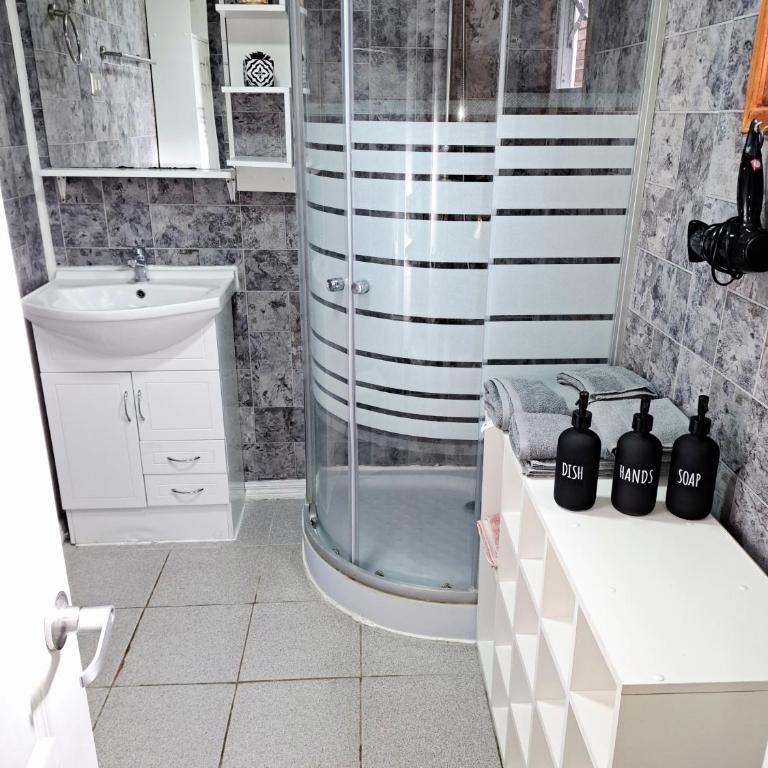Tinaja Caliente incluida en Parcela Completa con Casa, Quincho, Canchas y Juegos - Three-Bedroom House - 40