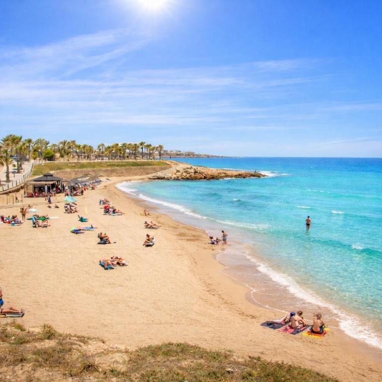La Zenia 3 Bedroom House, Distant Sea View, Shared Heated Pool in Winter, Sleeps 8 - Casa de 3 dormitorios - 17