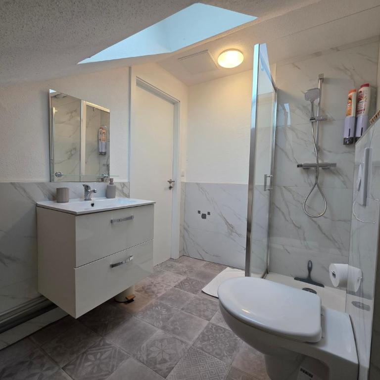 "Eucalyptus " Centre ville, stationnement gratuit et proche tram - Appartamento con 1 Camera da Letto - 7