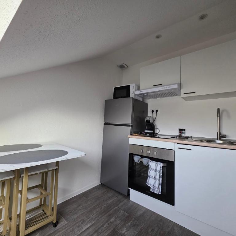 "Eucalyptus " Centre ville, stationnement gratuit et proche tram - Appartamento con 1 Camera da Letto - 4