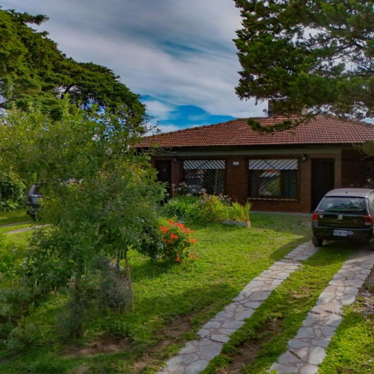 G&S Alojamiento - Two-Bedroom House - 2