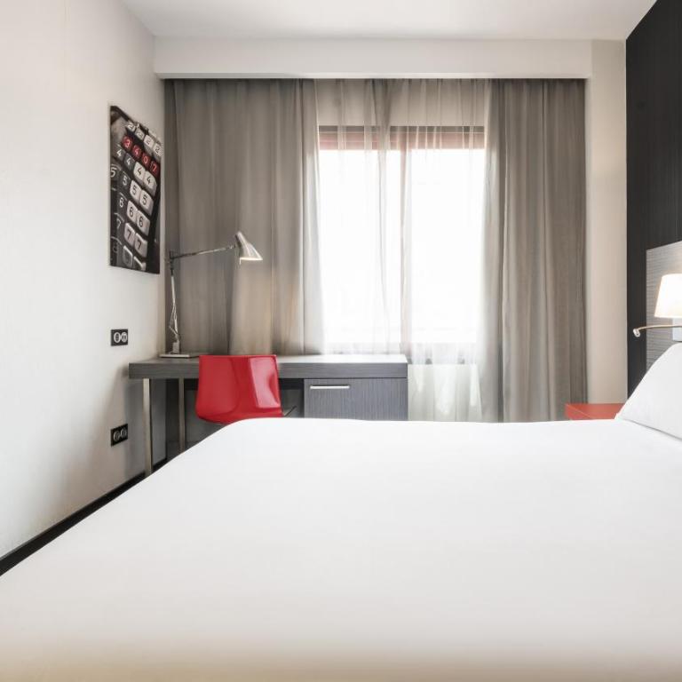 Ilunion Suites Madrid - Standard Double or Twin Room - 5