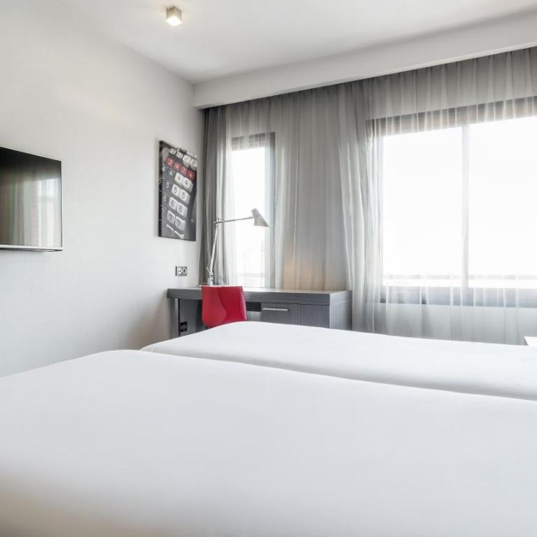 Ilunion Suites Madrid - Standard Double or Twin Room - 7