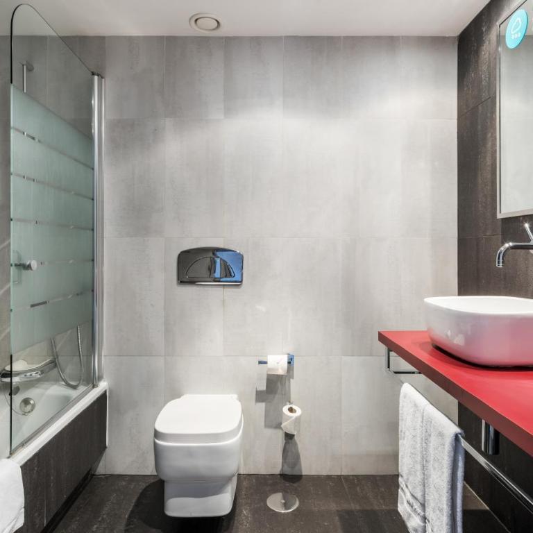 Ilunion Suites Madrid - Standard Double or Twin Room - 3
