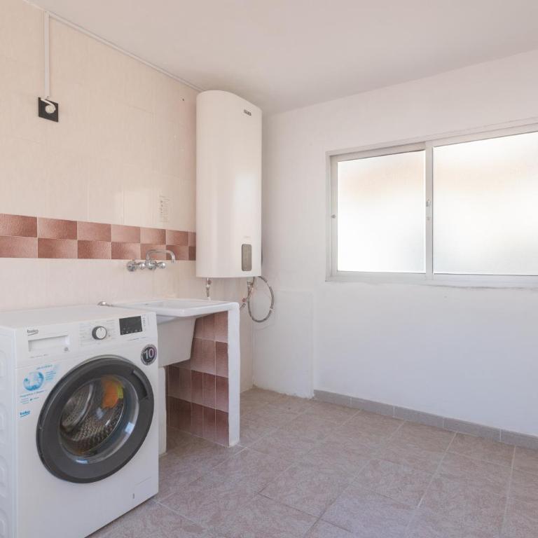 Villa privada con barbacoa y patio cerca de la playa Torremolinos - Casa de 3 dormitorios - 35