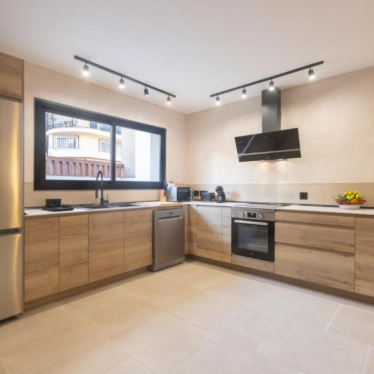Villa privada con barbacoa y patio cerca de la playa Torremolinos - Casa de 3 dormitorios - 14
