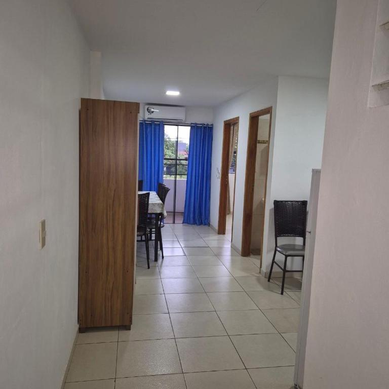 Tres habitaciones Cómodo Residencia - Three-Bedroom Apartment with Balcony - 3