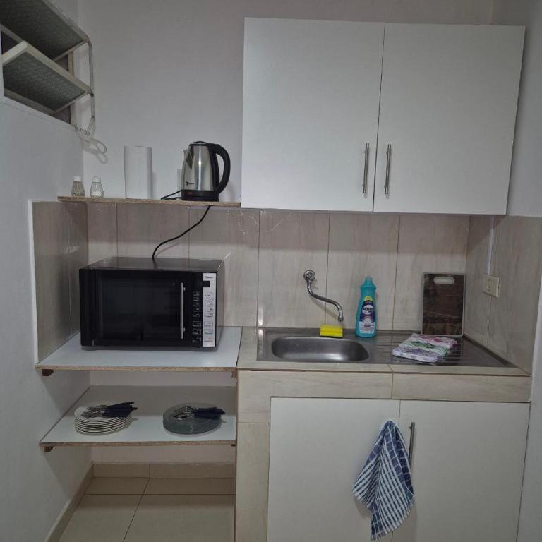 Tres habitaciones Cómodo Residencia - Three-Bedroom Apartment with Balcony - 15