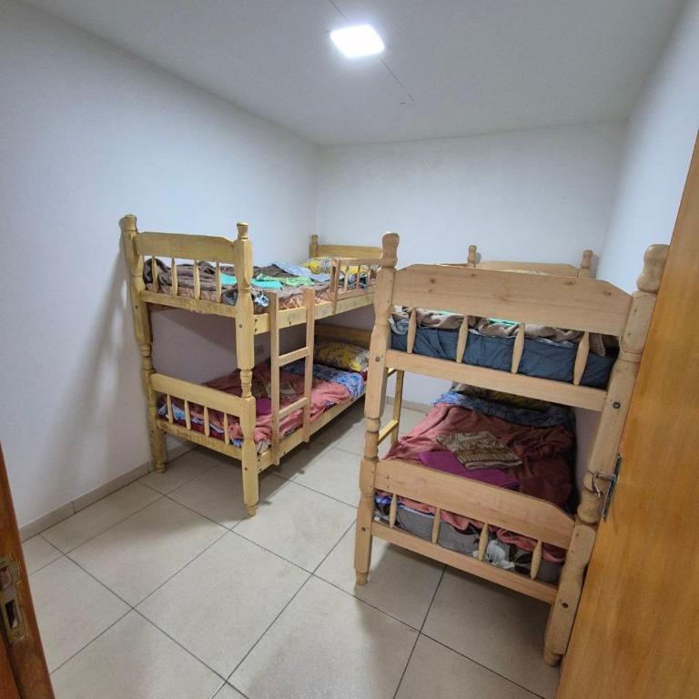 Tres habitaciones Cómodo Residencia - Three-Bedroom Apartment with Balcony - 24