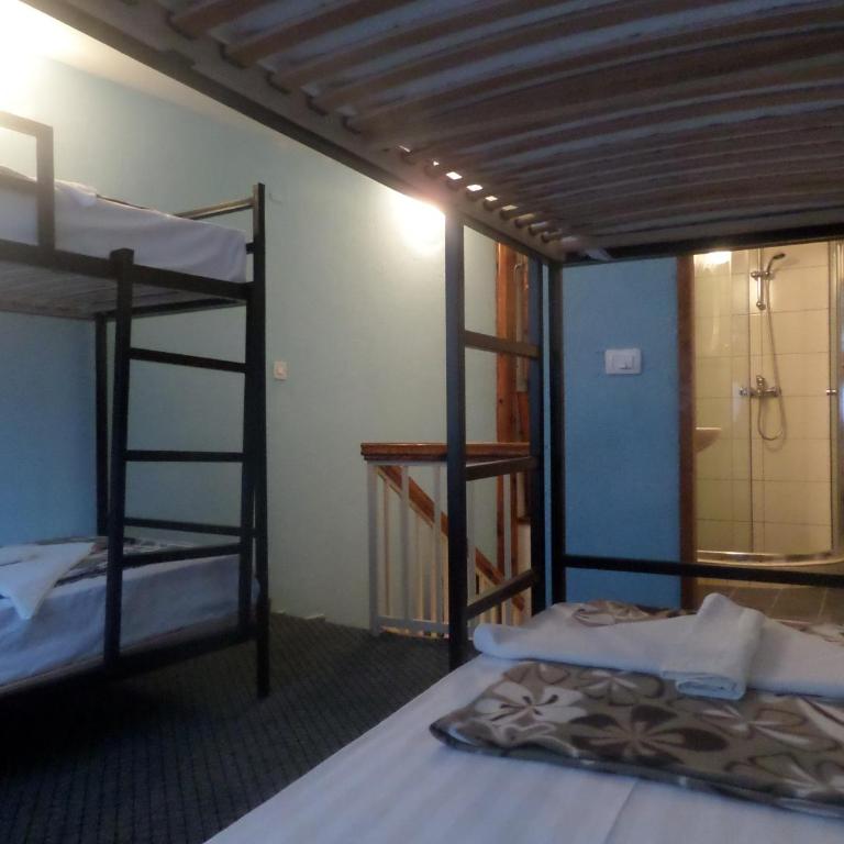 Guesthouse Titi Mostar - Budget Quadruple Room - 5