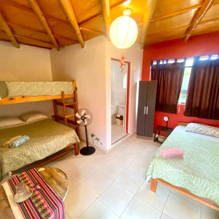 Surf House Chicama - Habitación Triple con vistas al jardín - 4