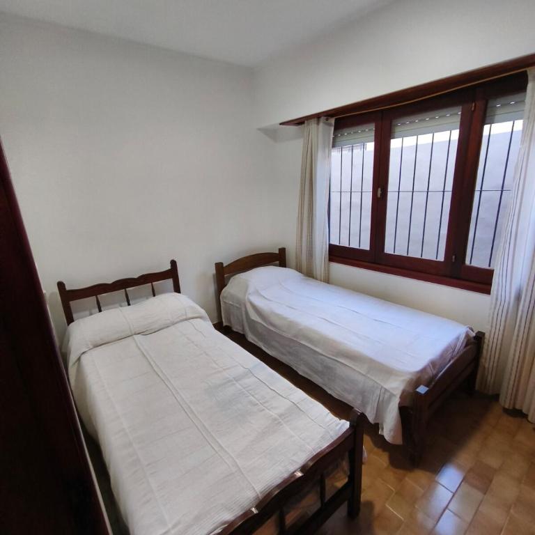 Rent a house in Necochea beach and park area - Two-Bedroom House - 2