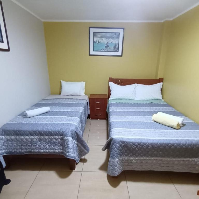 Across from Lima Airport - Free Pickup Only - A y J Familia - Habitación Doble Económica - 2 camas - 10