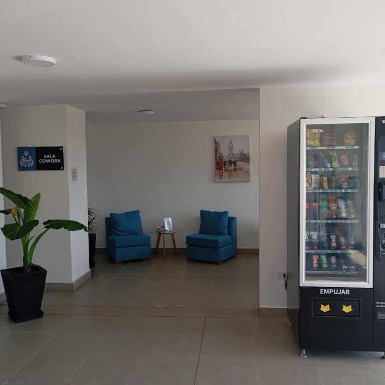 Bello departamento familiar nuevo en La Serena vista al mar, piso 4 con ascensor, malla de seguridad anticaída, piscina, estacionamiento gratuito, regalo de bienvenida, a pasos del Faro - Two-Bedroom Apartment - 8