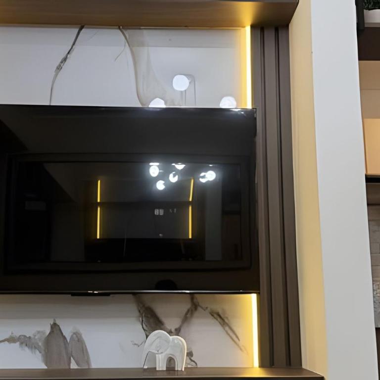 New & Spacious Apartment in Lince - Three-Bedroom Apartment - 72