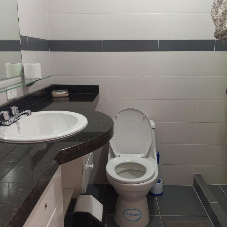 Panoramic view of Quito's north side - Three-Bedroom Apartment - 21