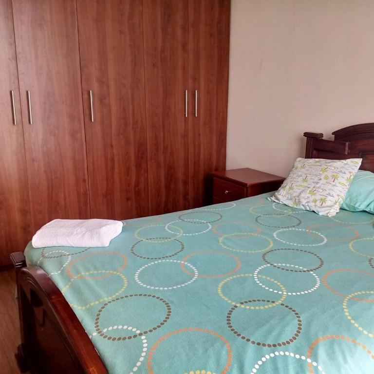 Panoramic view of Quito's north side - Three-Bedroom Apartment - 26