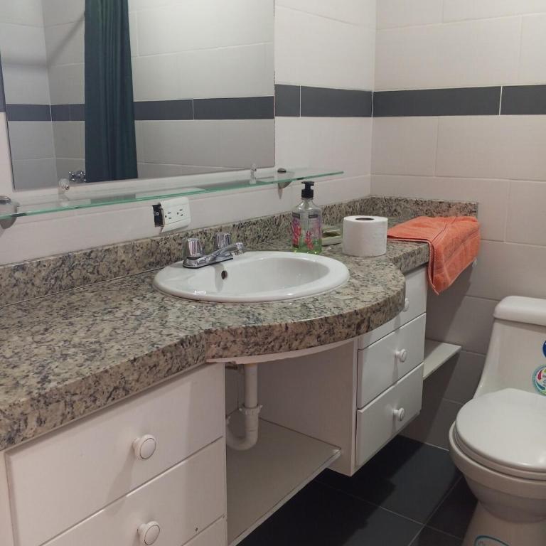 Panoramic view of Quito's north side - Three-Bedroom Apartment - 31
