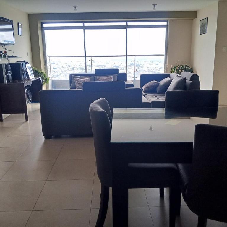 Panoramic view of Quito's north side - Three-Bedroom Apartment - 38