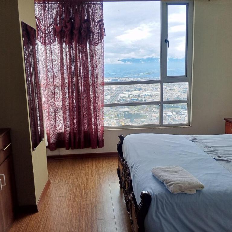 Panoramic view of Quito's north side - Three-Bedroom Apartment - 45