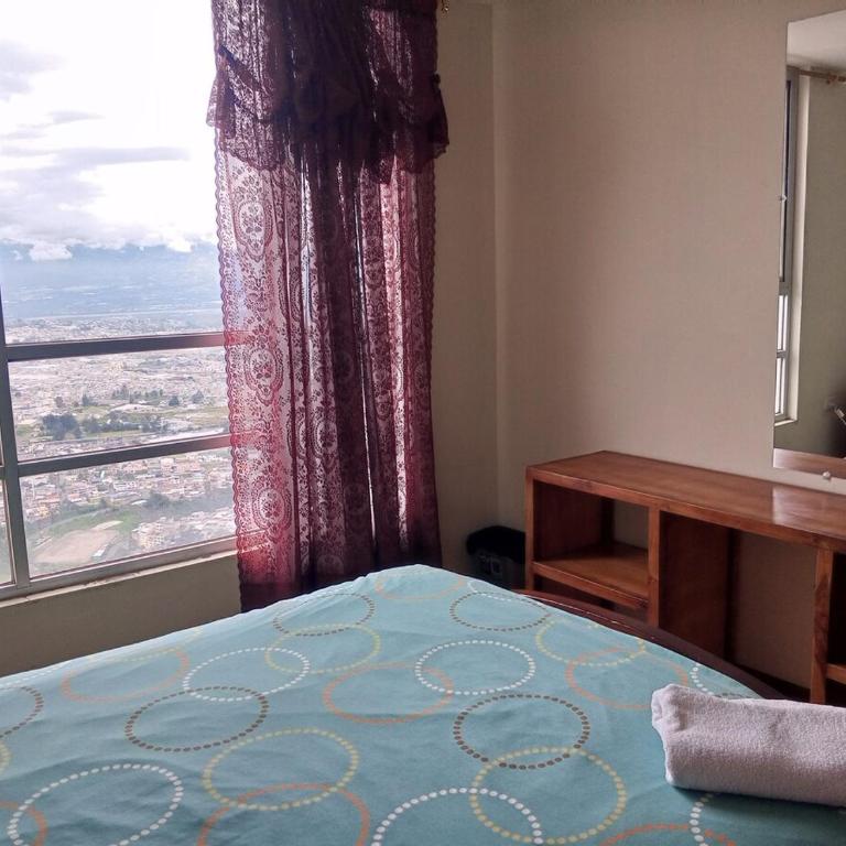 Panoramic view of Quito's north side - Three-Bedroom Apartment - 45