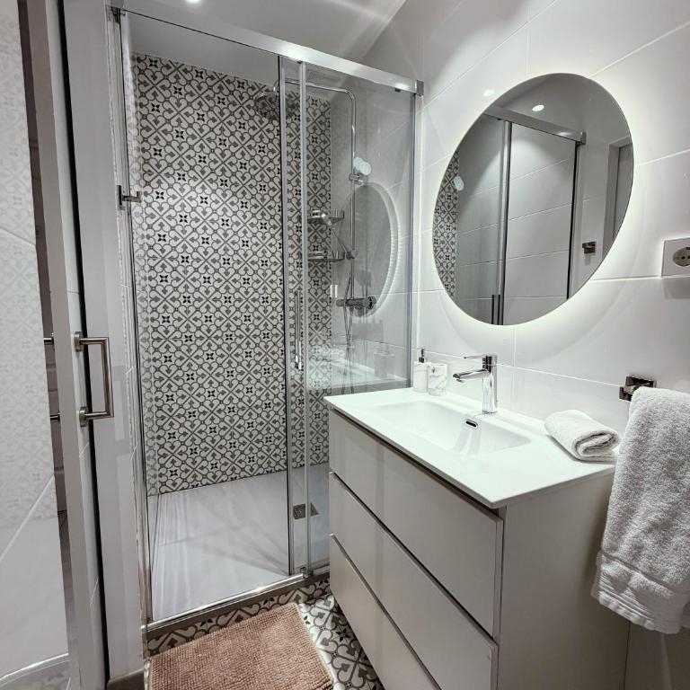 Casa Lemus - Camera Matrimoniale Superior con Bagno Privato e Balcone - 11