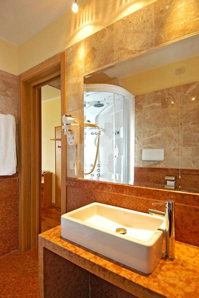 Hotel Columbus - Suite con Balcone e Vista Mare - 1
