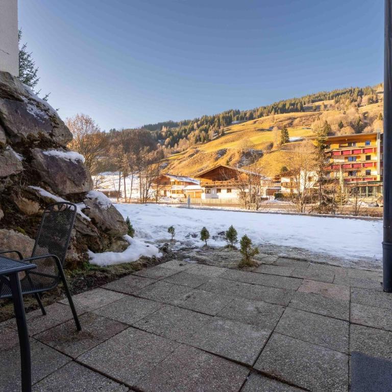 Alpenglück Apartments by we rent, JOKERCARD INCLUDED - Two-Bedroom Apartment with Garden View - 23