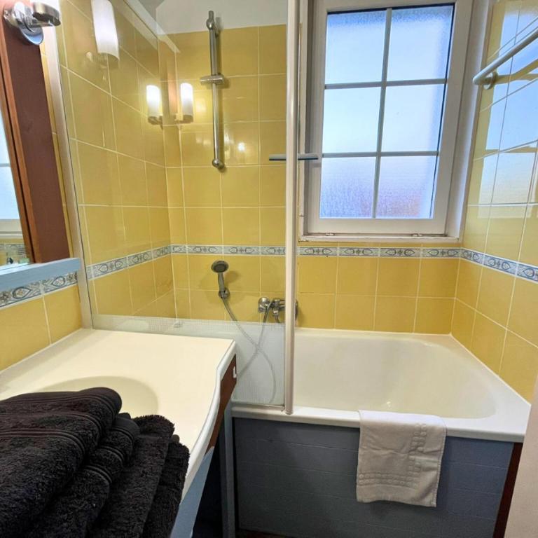 Charmante maison de vacances avec accès piscine - Two-Bedroom House - 18