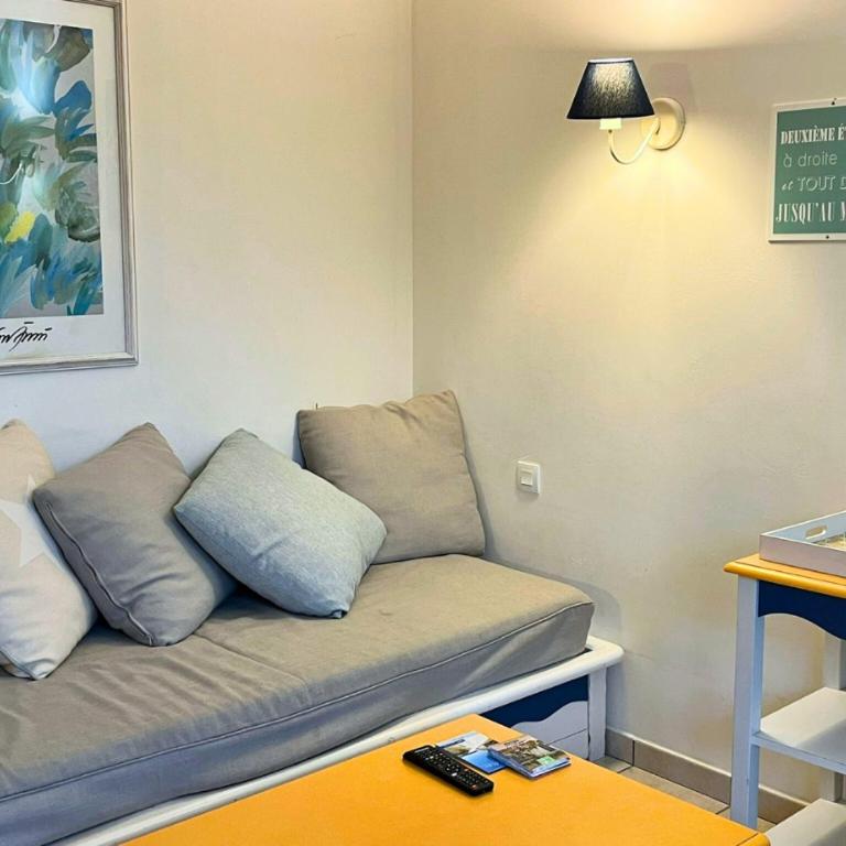 Charmante maison de vacances avec accès piscine - Two-Bedroom House - 9