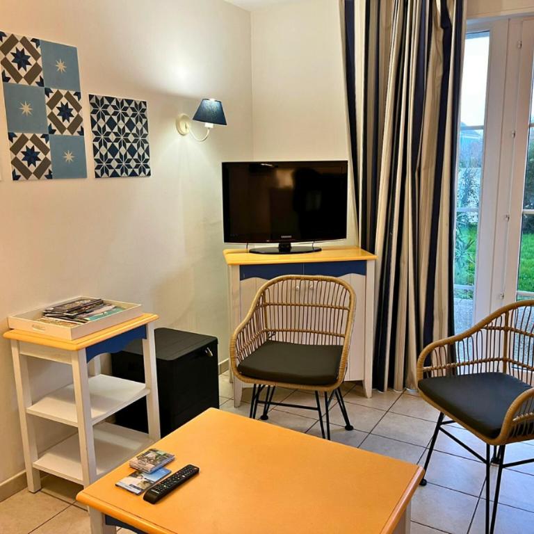 Charmante maison de vacances avec accès piscine - Two-Bedroom House - 10