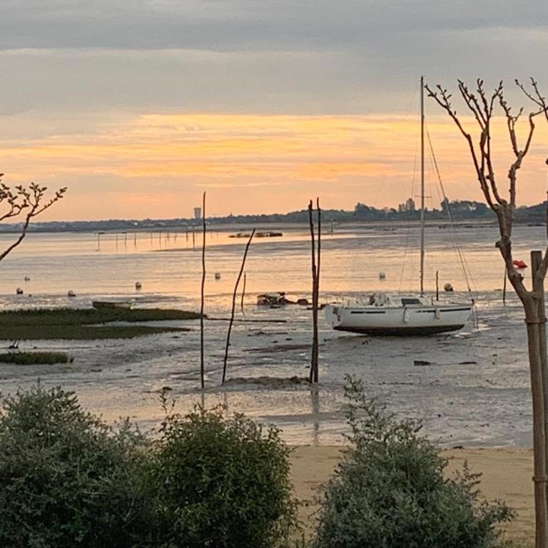 ARCACHON APPARTEMENT FACE PLAGE 5 pers Wi-Fi Parking Linge de maison gratuit 1chambre parentale 1cabine lits superposés 1 canapé lit - Two-Bedroom Apartment - 26