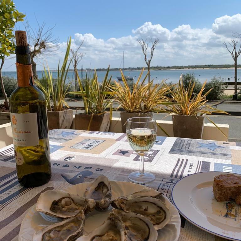 ARCACHON APPARTEMENT FACE PLAGE 5 pers Wi-Fi Parking Linge de maison gratuit 1chambre parentale 1cabine lits superposés 1 canapé lit - Two-Bedroom Apartment - 3