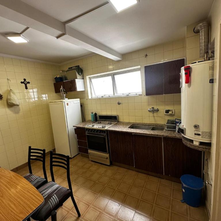 Departamento en playa grande-3 ambientes con dependencia y cochera - Three-Bedroom Apartment - 2