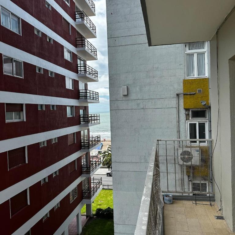 Departamento en playa grande-3 ambientes con dependencia y cochera - Three-Bedroom Apartment - 17