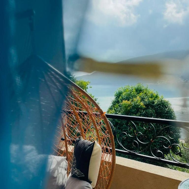 Sunny Bay Apartments - One-Bedroom Apartment with Sea View and Balcony - 5