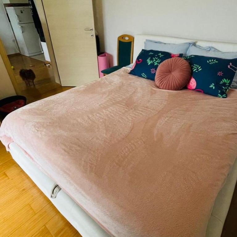 Sunny Bay Apartments - One-Bedroom Apartment with Sea View and Balcony - 2