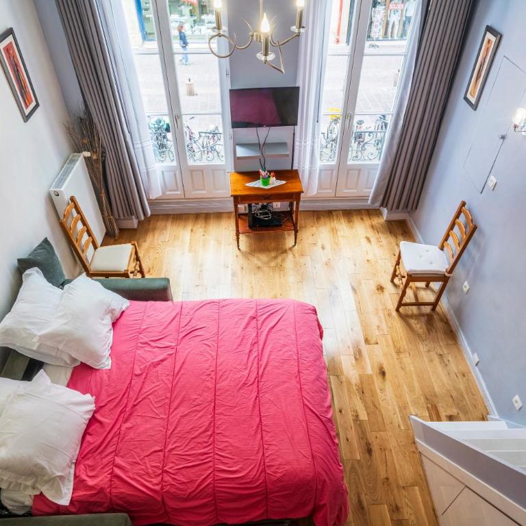 Paris Center Loft - One-Bedroom Apartment - 1
