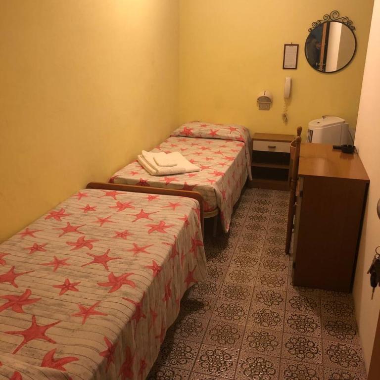 Hotel Wega - Camera Doppia con Letti Singoli - 2