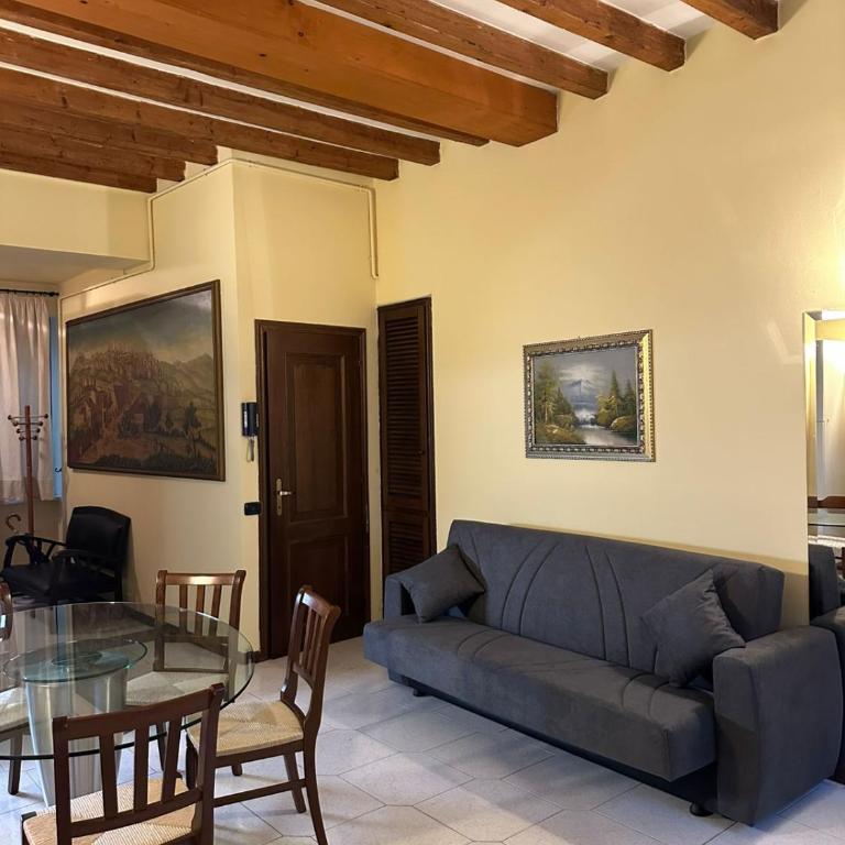 Johnny Suite 4 - One-Bedroom Apartment - 3
