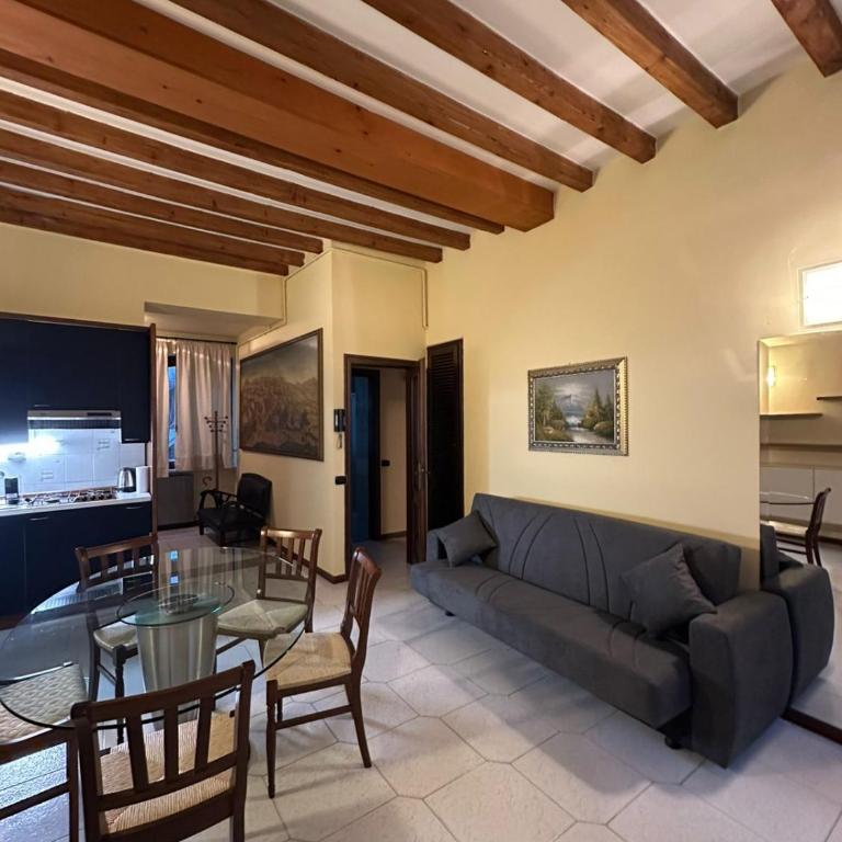 Johnny Suite 4 - One-Bedroom Apartment - 1