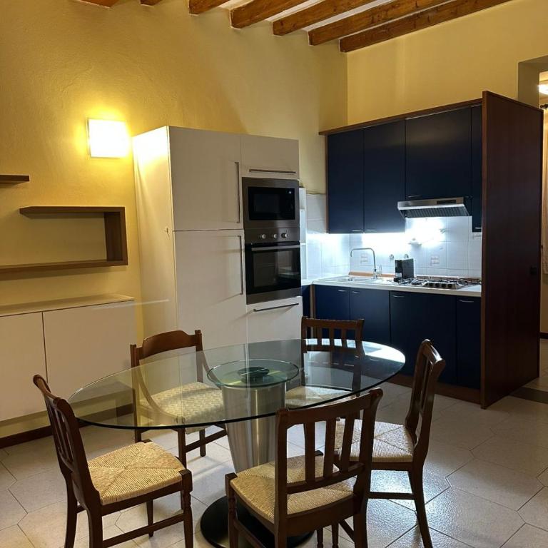 Johnny Suite 4 - One-Bedroom Apartment - 10