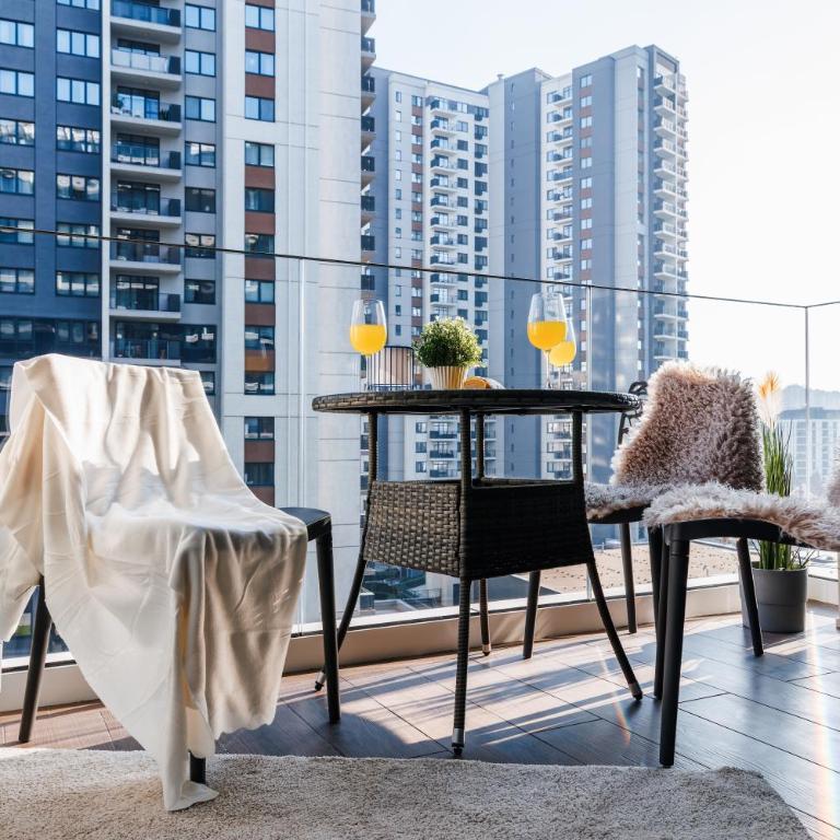 WF 104m2 Prestige with Terrace, Gym and Pool - Two-Bedroom Deluxe Apartment with Balcony - 13